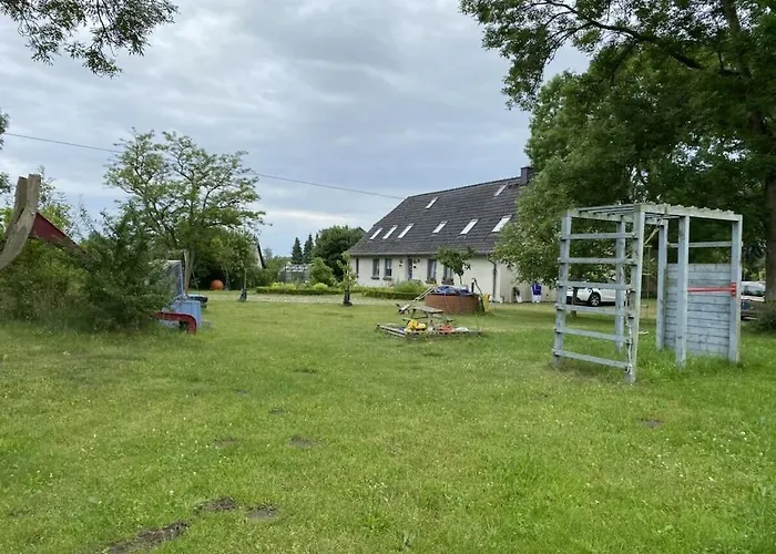 2 With Large Garden, Playground And Pool Дом отдыха