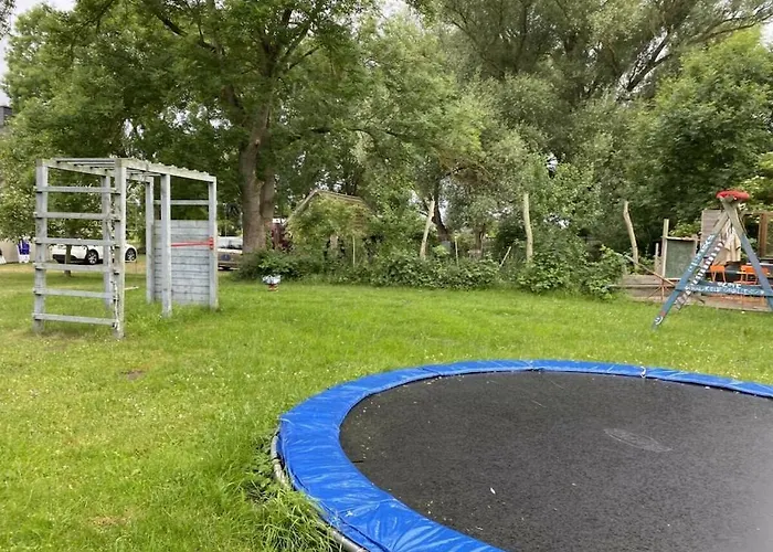 2 With Large Garden, Playground And Pool Дом отдыха *